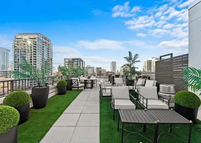 Boulevard Walk Everywhere 5 Mins To Magnificent Mile River North 04 Apartment Chicago