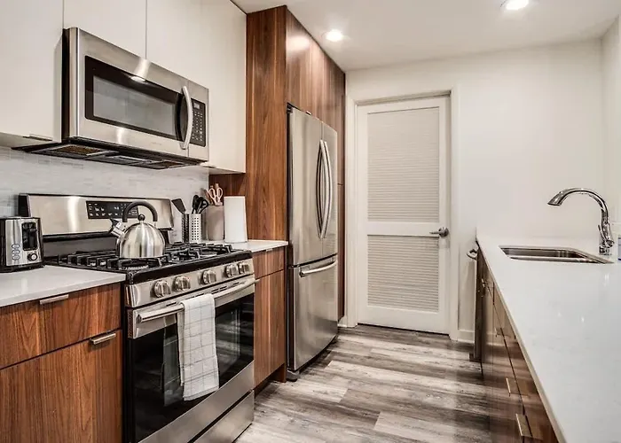 Apartment Boulevard Walk Everywhere 5 Mins To Magnificent Mile River North 04 *