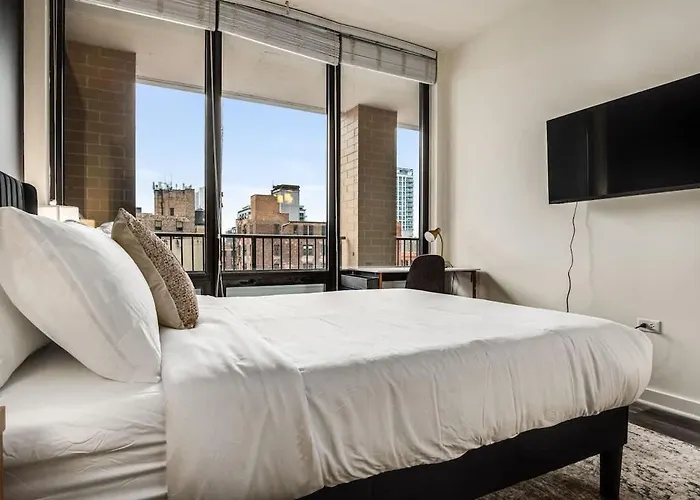 Boulevard Walk Everywhere 5 Mins To Magnificent Mile River North 04 Apartment *